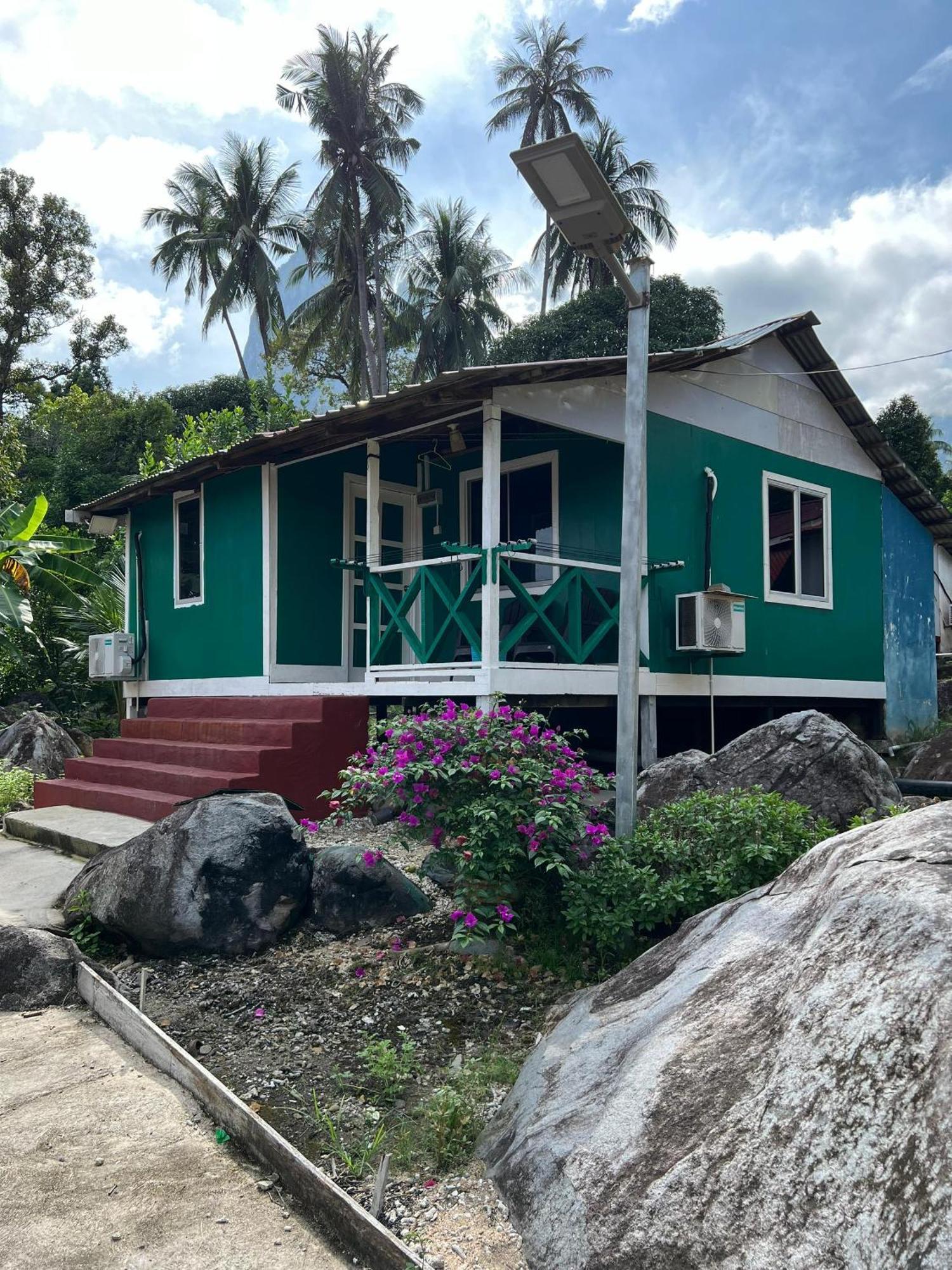Mukut Coral Chalet Kampong Mukut المظهر الخارجي الصورة